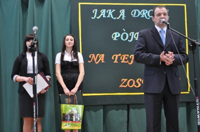 Zakończenia roku szkolnego ostrołęckich maturzystów [27.IV.2012] - zdjęcie #24 - eOstroleka.pl