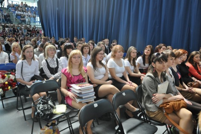 Zakończenia roku szkolnego ostrołęckich maturzystów [27.IV.2012] - zdjęcie #20 - eOstroleka.pl