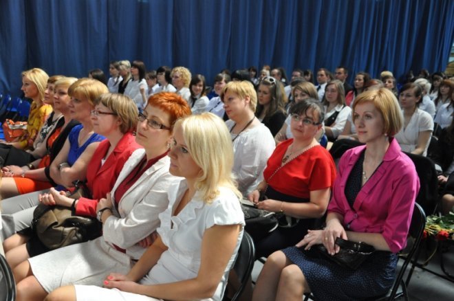 Zakończenia roku szkolnego ostrołęckich maturzystów [27.IV.2012] - zdjęcie #19 - eOstroleka.pl