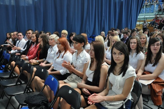 Zakończenia roku szkolnego ostrołęckich maturzystów [27.IV.2012] - zdjęcie #18 - eOstroleka.pl