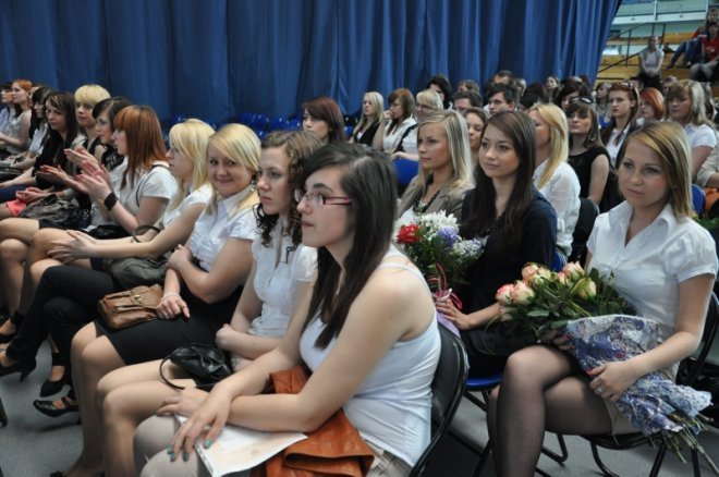 Zakończenia roku szkolnego ostrołęckich maturzystów [27.IV.2012] - zdjęcie #17 - eOstroleka.pl