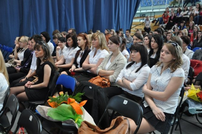 Zakończenia roku szkolnego ostrołęckich maturzystów [27.IV.2012] - zdjęcie #16 - eOstroleka.pl