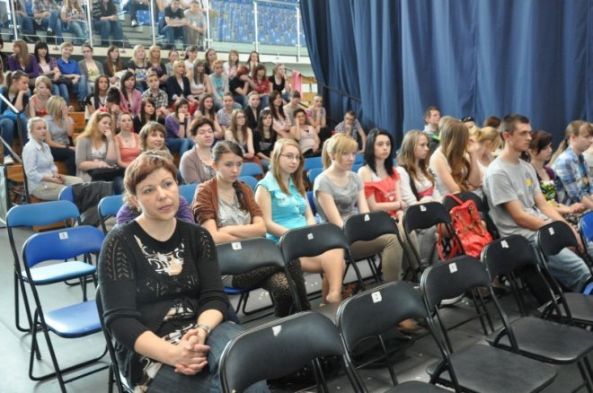 Zakończenia roku szkolnego ostrołęckich maturzystów [27.IV.2012] - zdjęcie #15 - eOstroleka.pl