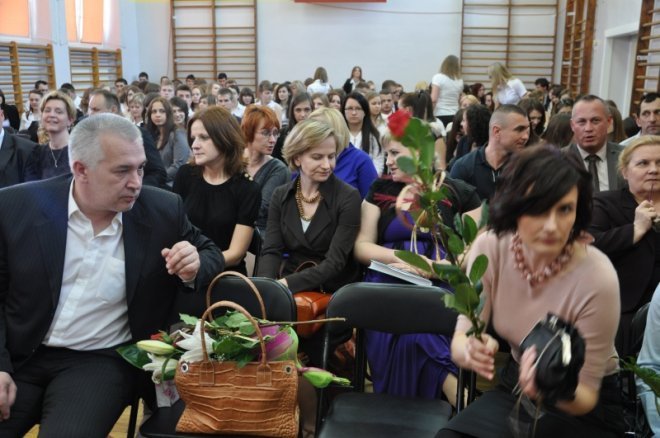 Zakończenia roku szkolnego ostrołęckich maturzystów [27.IV.2012] - zdjęcie #9 - eOstroleka.pl