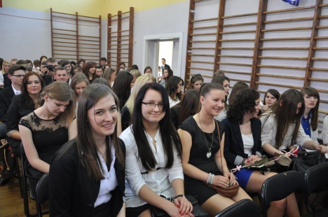 Zakończenia roku szkolnego ostrołęckich maturzystów [27.IV.2012] - zdjęcie #8 - eOstroleka.pl