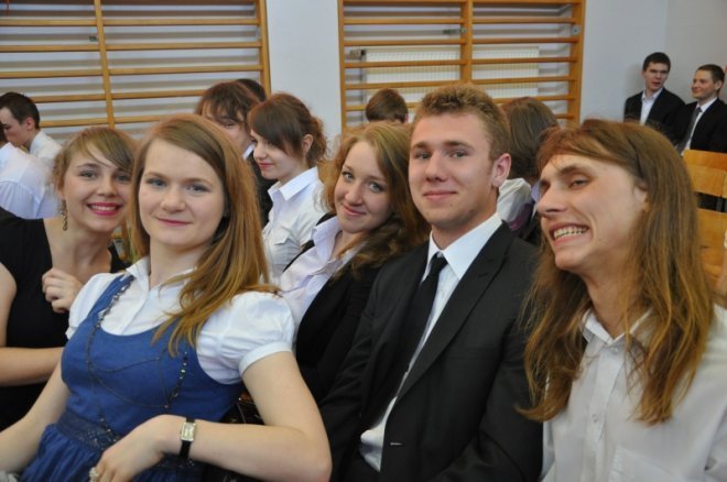 Zakończenia roku szkolnego ostrołęckich maturzystów [27.IV.2012] - zdjęcie #6 - eOstroleka.pl