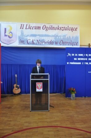 Zakończenia roku szkolnego ostrołęckich maturzystów [27.IV.2012] - zdjęcie #5 - eOstroleka.pl