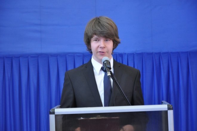 Zakończenia roku szkolnego ostrołęckich maturzystów [27.IV.2012] - zdjęcie #4 - eOstroleka.pl