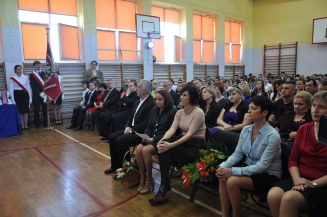 Zakończenia roku szkolnego ostrołęckich maturzystów [27.IV.2012] - zdjęcie #2 - eOstroleka.pl