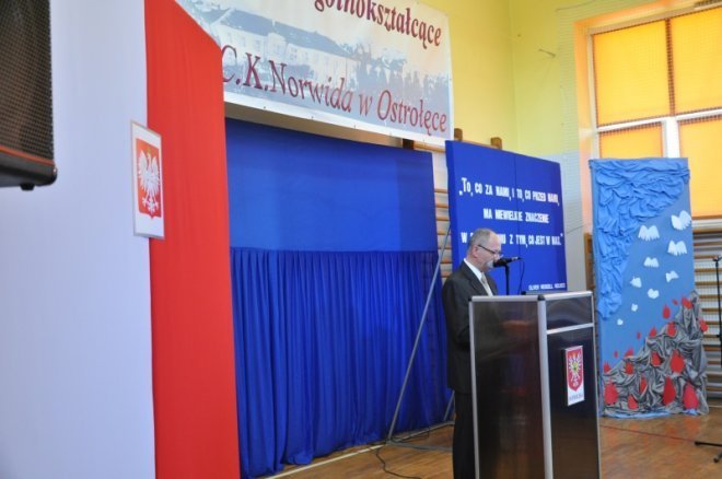 Zakończenia roku szkolnego ostrołęckich maturzystów [27.IV.2012] - zdjęcie #1 - eOstroleka.pl