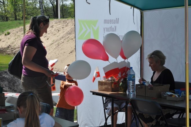 Święto flagi w Ostrołęce [2.V.2012] - zdjęcie #2 - eOstroleka.pl