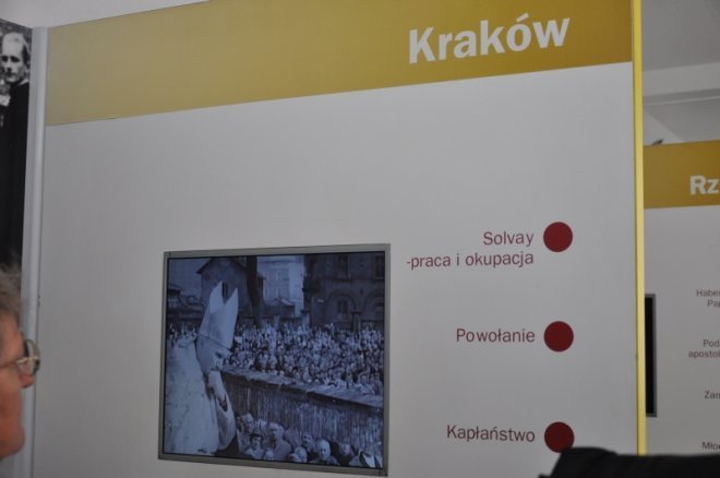 Mobilne muzeum Jana Pawła II odwiedziło Ostrołękę [3.V.2012] - zdjęcie #7 - eOstroleka.pl