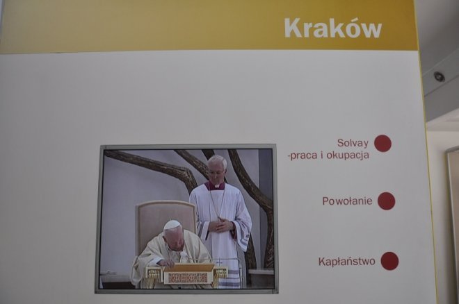 Mobilne muzeum Jana Pawła II odwiedziło Ostrołękę [3.V.2012] - zdjęcie #20 - eOstroleka.pl