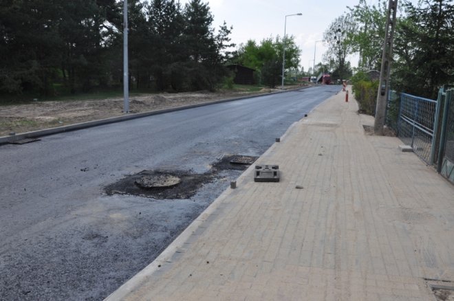 Inwestycje drogowe 2012: Ulica Łęczysk [9.V.2012] - zdjęcie #9 - eOstroleka.pl