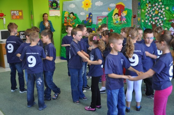 Przedszkole nr 9 ma swój plac zabaw [10.05.2012] - zdjęcie #27 - eOstroleka.pl