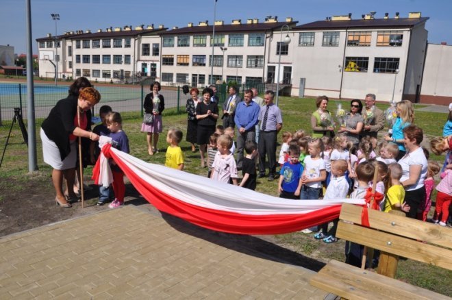 Przedszkole nr 9 ma swój plac zabaw [10.05.2012] - zdjęcie #36 - eOstroleka.pl
