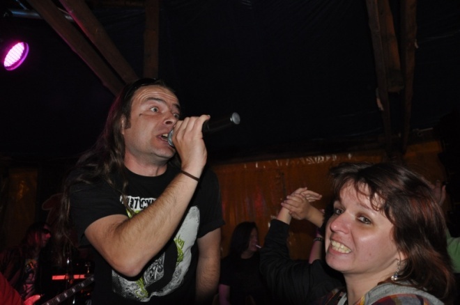 Oddział Zamknięty wystąpił w karczmie Ostroja [18.V.2012] - zdjęcie #1 - eOstroleka.pl
