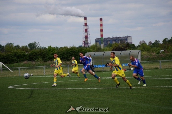 Liga Okręgowa: Korona HiD Ostrołęka - KS Pniewo 2:2 [19.05.2012]	 - zdjęcie #22 - eOstroleka.pl