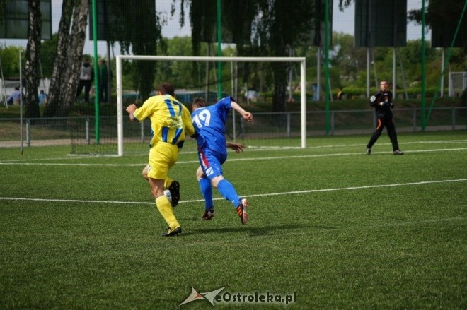 Liga Okręgowa: Korona HiD Ostrołęka - KS Pniewo 2:2 [19.05.2012]	 - zdjęcie #9 - eOstroleka.pl