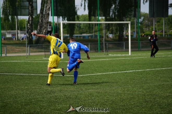 Liga Okręgowa: Korona HiD Ostrołęka - KS Pniewo 2:2 [19.05.2012]	 - zdjęcie #8 - eOstroleka.pl