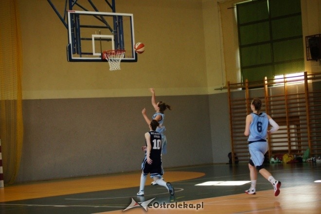 MP Kobiet U-16: Unia Basket Ostrołęka - Huragan Wołomin 52:81 [19.05.2012] - zdjęcie #5 - eOstroleka.pl