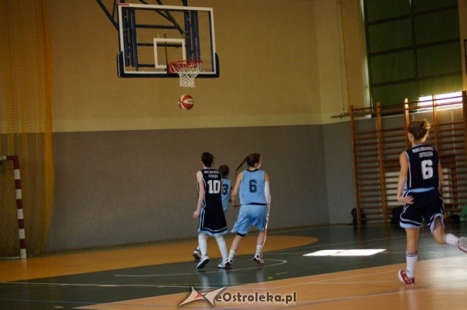 MP Kobiet U-16: Unia Basket Ostrołęka - Huragan Wołomin 52:81 [19.05.2012] - zdjęcie #6 - eOstroleka.pl