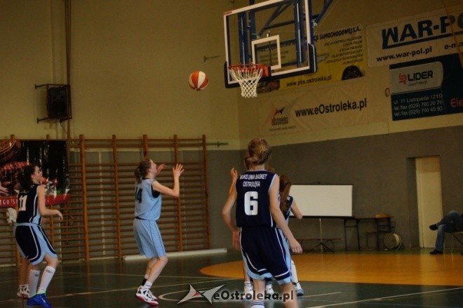 MP Kobiet U-16: Unia Basket Ostrołęka - Huragan Wołomin 52:81 [19.05.2012] - zdjęcie #12 - eOstroleka.pl