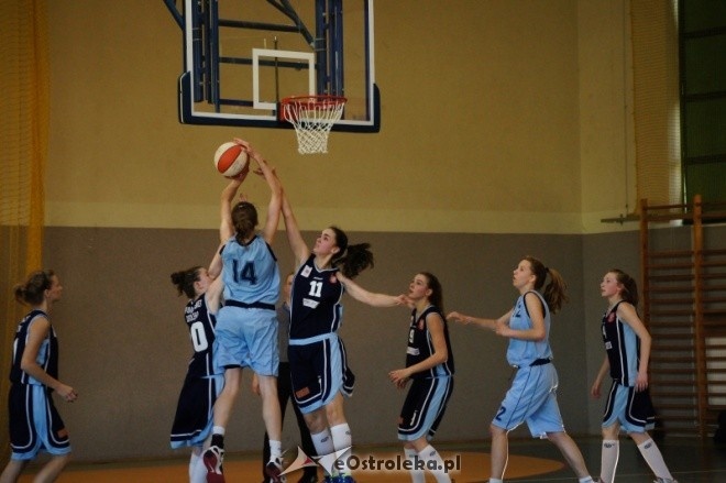 MP Kobiet U-16: Unia Basket Ostrołęka - Huragan Wołomin 52:81 [19.05.2012] - zdjęcie #15 - eOstroleka.pl