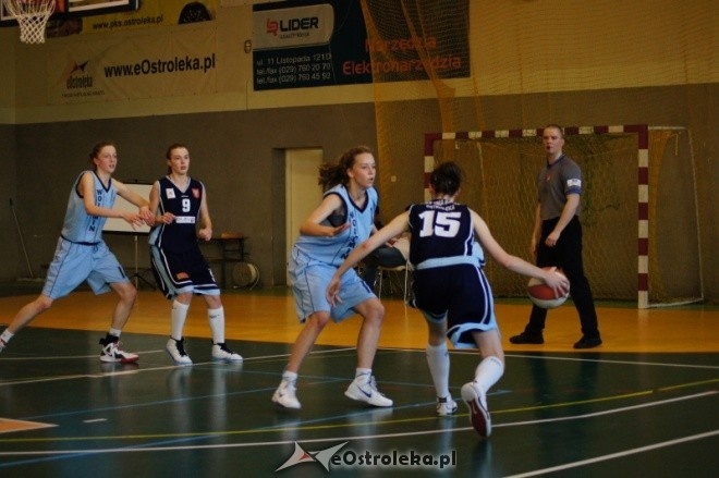 MP Kobiet U-16: Unia Basket Ostrołęka - Huragan Wołomin 52:81 [19.05.2012] - zdjęcie #18 - eOstroleka.pl