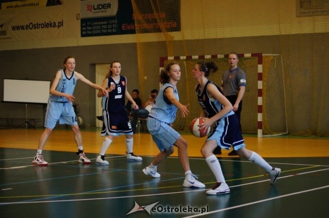 MP Kobiet U-16: Unia Basket Ostrołęka - Huragan Wołomin 52:81 [19.05.2012] - zdjęcie #19 - eOstroleka.pl