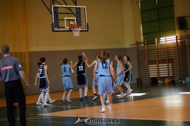 MP Kobiet U-16: Unia Basket Ostrołęka - Huragan Wołomin 52:81 [19.05.2012] - zdjęcie #20 - eOstroleka.pl
