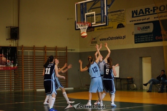 MP Kobiet U-16: Unia Basket Ostrołęka - Huragan Wołomin 52:81 [19.05.2012] - zdjęcie #24 - eOstroleka.pl