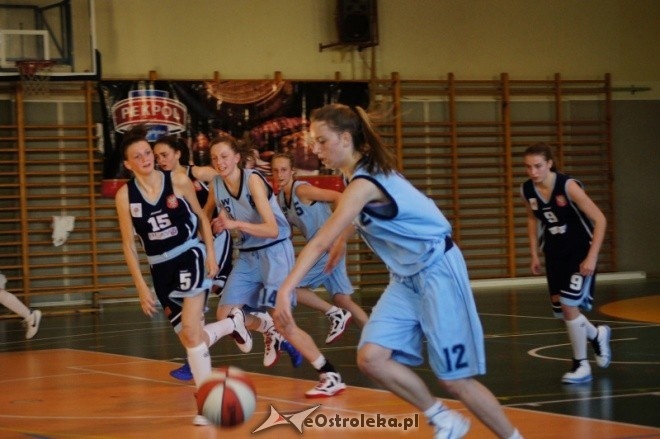 MP Kobiet U-16: Unia Basket Ostrołęka - Huragan Wołomin 52:81 [19.05.2012] - zdjęcie #27 - eOstroleka.pl