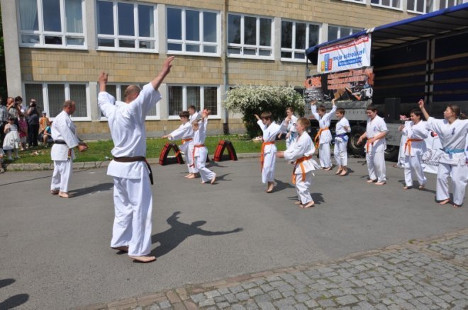 V Zlot Samochodów Amerykańskich w Ostrołęce [20.V.2012] - zdjęcie #40 - eOstroleka.pl