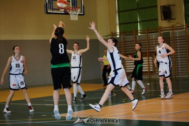 MP Kobiet U-16: MUKS Unia Basket Ostrołęka - ZKS Stal Stalowa Wola [21.05.2012] - zdjęcie #3 - eOstroleka.pl