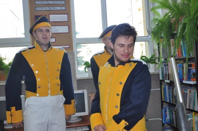 Nowa grupa rekonstrukcyjna w ZSZ 1 [23.V.2012] - zdjęcie #6 - eOstroleka.pl