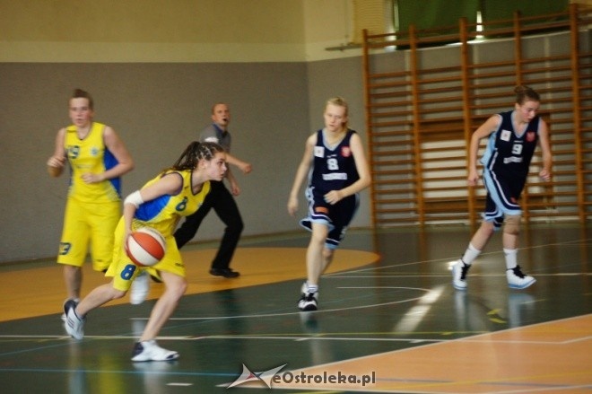 MP Kobiet U-16: MKS Sirmax Kutno - MUKS Unia Basket Ostrołęka [23.05.2012] - zdjęcie #15 - eOstroleka.pl