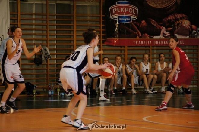 MP Kobiet U-16: MUKS Unia Basket Ostrołęka - TS Wisła Kraków [24.05.2012] - zdjęcie #1 - eOstroleka.pl