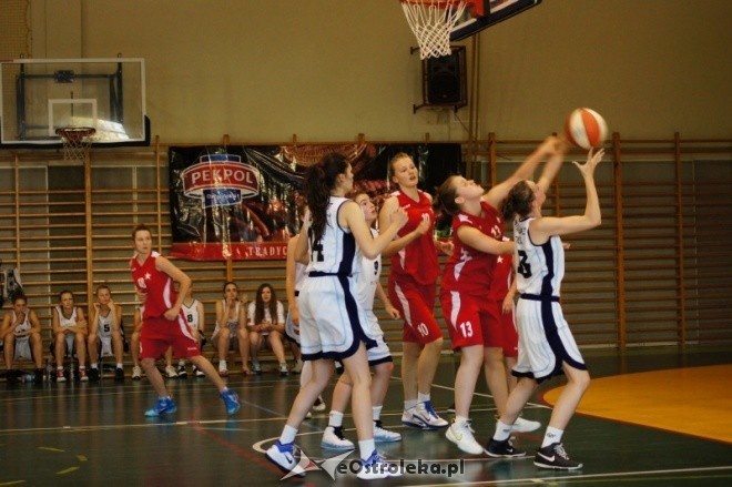 MP Kobiet U-16: MUKS Unia Basket Ostrołęka - TS Wisła Kraków [24.05.2012] - zdjęcie #29 - eOstroleka.pl