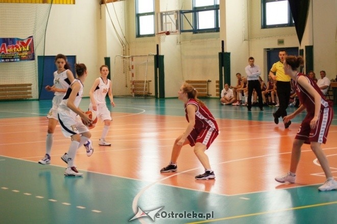 Półfinał MP Kobiet U-16: OSiR Trójka Żyrardów - MUKS Unia Basket Ostrołęka [26.05.2012] - zdjęcie #22 - eOstroleka.pl
