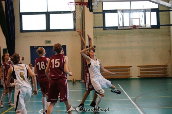 Półfinał MP Kobiet U-16: OSiR Trójka Żyrardów - MUKS Unia Basket Ostrołęka [26.05.2012] - zdjęcie #4 - eOstroleka.pl