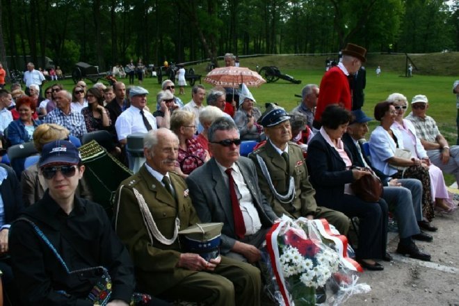 181 rocznica Bitwy pod Ostrołęką: Mauzoleum poległych w bitwie oficjalnie otwarte [26.V.2012] - zdjęcie #28 - eOstroleka.pl