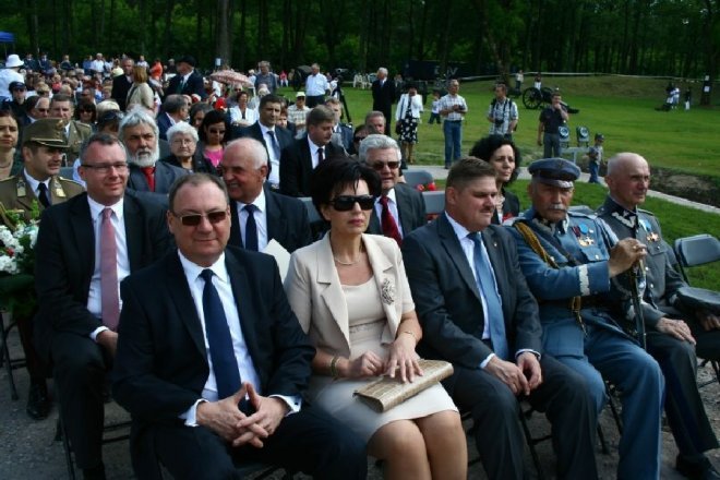 181 rocznica Bitwy pod Ostrołęką: Mauzoleum poległych w bitwie oficjalnie otwarte [26.V.2012] - zdjęcie #29 - eOstroleka.pl