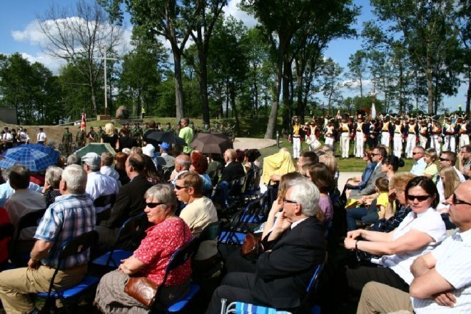 181 rocznica Bitwy pod Ostrołęką: Mauzoleum poległych w bitwie oficjalnie otwarte [26.V.2012] - zdjęcie #63 - eOstroleka.pl