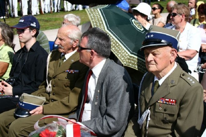 181 rocznica Bitwy pod Ostrołęką: Mauzoleum poległych w bitwie oficjalnie otwarte [26.V.2012] - zdjęcie #58 - eOstroleka.pl