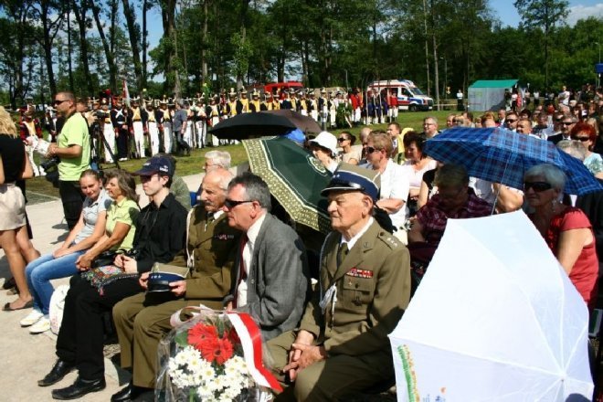 181 rocznica Bitwy pod Ostrołęką: Mauzoleum poległych w bitwie oficjalnie otwarte [26.V.2012] - zdjęcie #59 - eOstroleka.pl