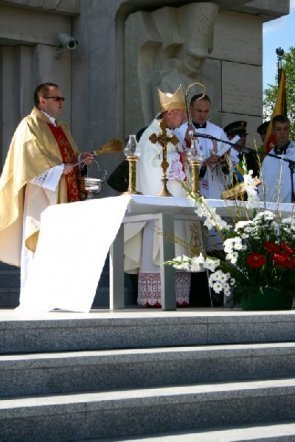 181 rocznica Bitwy pod Ostrołęką: Mauzoleum poległych w bitwie oficjalnie otwarte [26.V.2012] - zdjęcie #52 - eOstroleka.pl