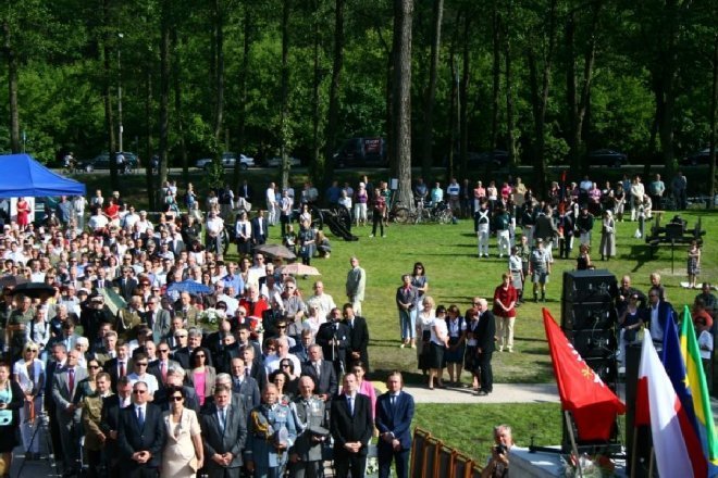 181 rocznica Bitwy pod Ostrołęką: Mauzoleum poległych w bitwie oficjalnie otwarte [26.V.2012] - zdjęcie #67 - eOstroleka.pl