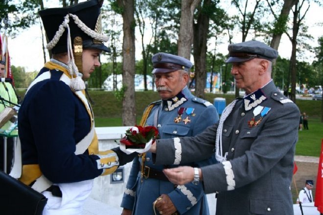 181 rocznica Bitwy pod Ostrołęką: Mauzoleum poległych w bitwie oficjalnie otwarte [26.V.2012] - zdjęcie #31 - eOstroleka.pl