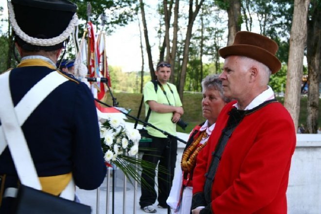 181 rocznica Bitwy pod Ostrołęką: Mauzoleum poległych w bitwie oficjalnie otwarte [26.V.2012] - zdjęcie #30 - eOstroleka.pl